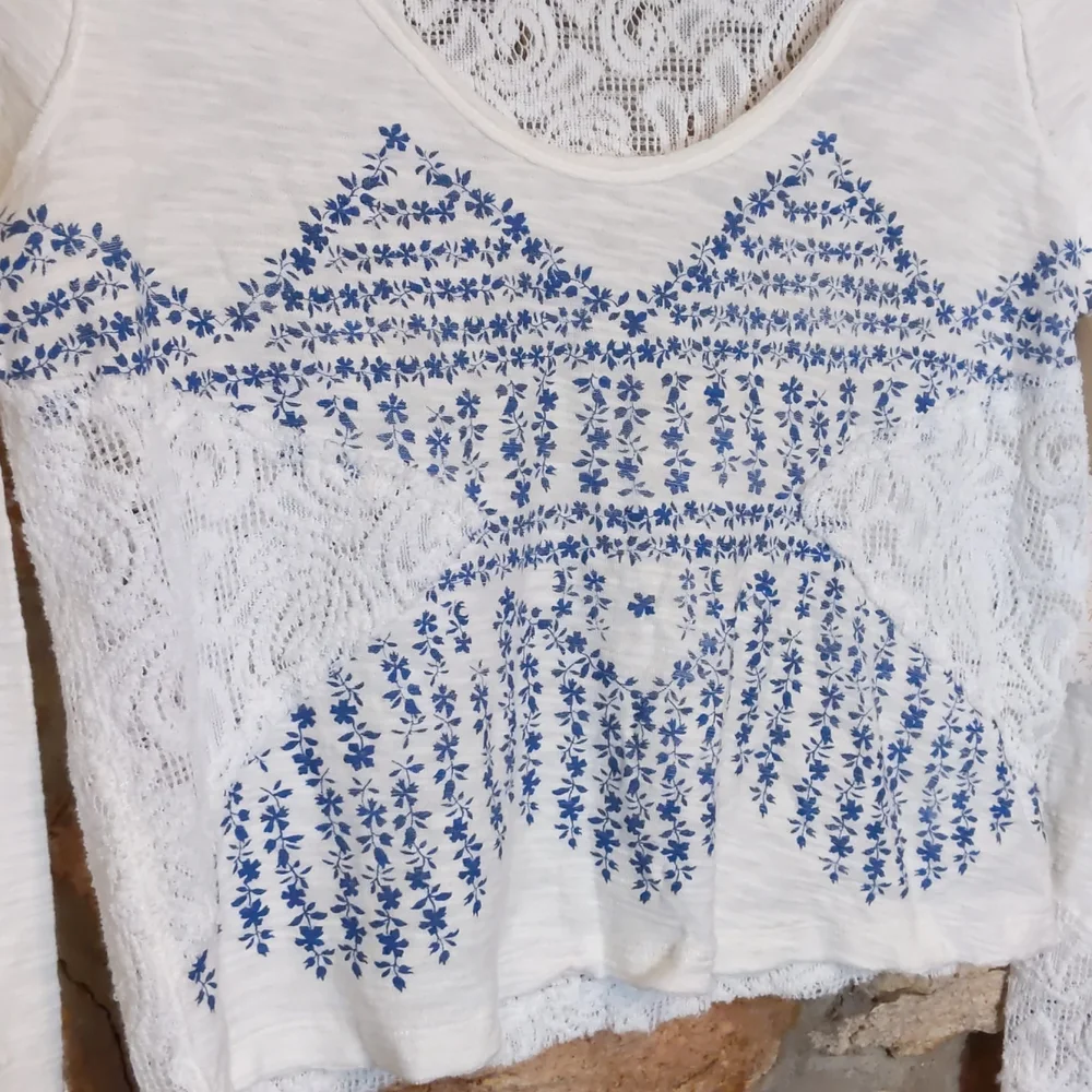 Free People white floral lace crop top
